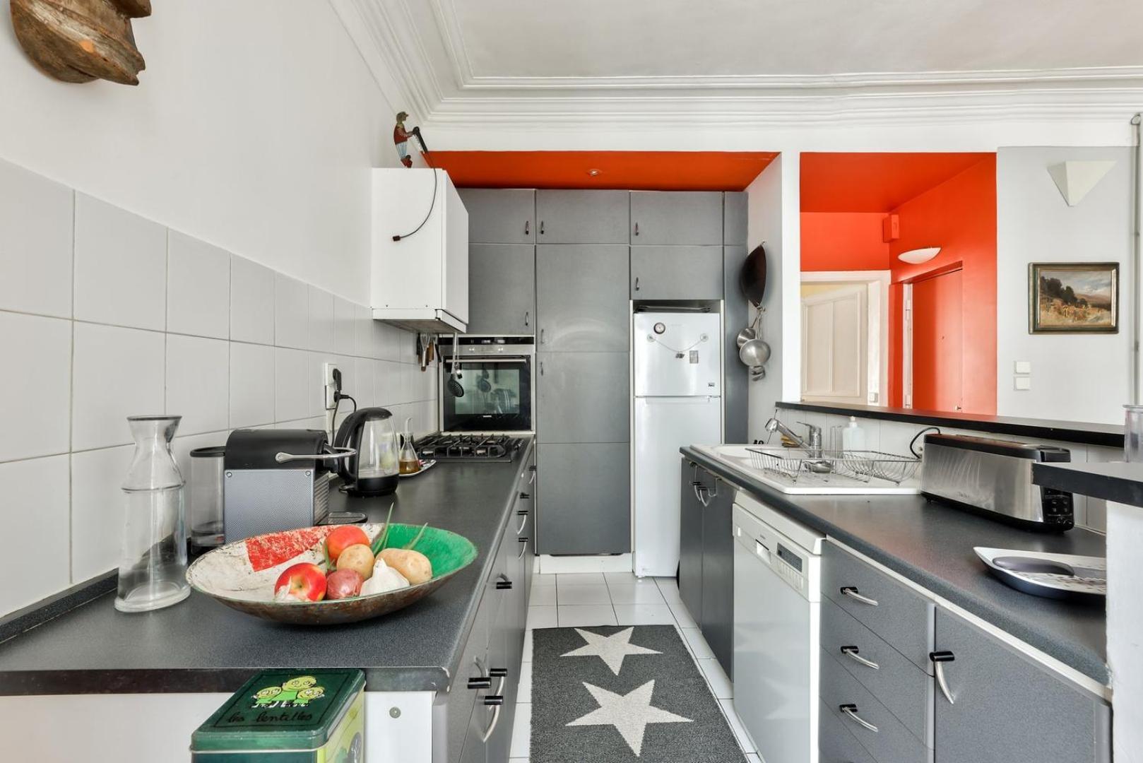 Chic Retreat, Marais Apartment *